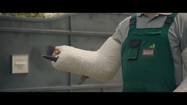 Video Reference: Arm, Joint, Hand, Leg, Elbow, Sleeve, Human leg