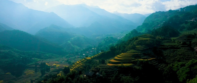 Video Reference: Hill station, Mountainous landforms, Highland, Nature, Mountain, Natural landscape, Mountain range, Mount scenery, Atmospheric phenomenon, Terrace