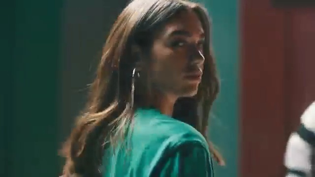 Video Reference: Blond, Long hair, Brown hair