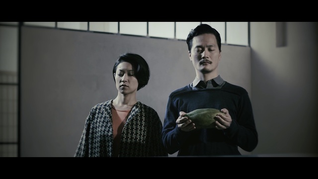 Video Reference: snapshot, fun, screenshot, darkness, conversation, human behavior, scene, Person