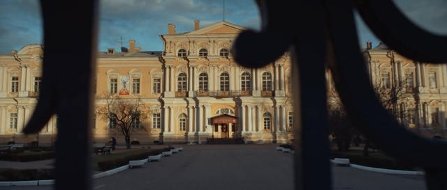 Video Reference: Landmark, Building, Architecture, Palace, Château, Mansion, Estate, Stately home, Classical architecture, Facade