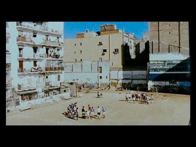 Video Reference: architecture, urban area, wall, residential area, sky, facade, tourism, building