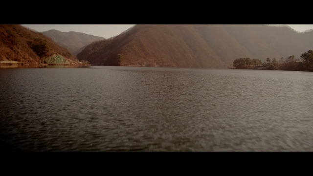 Video Reference: Body of water, Nature, Lake, Sky, Natural landscape, Wilderness, Water resources, Atmospheric phenomenon, Horizon, River