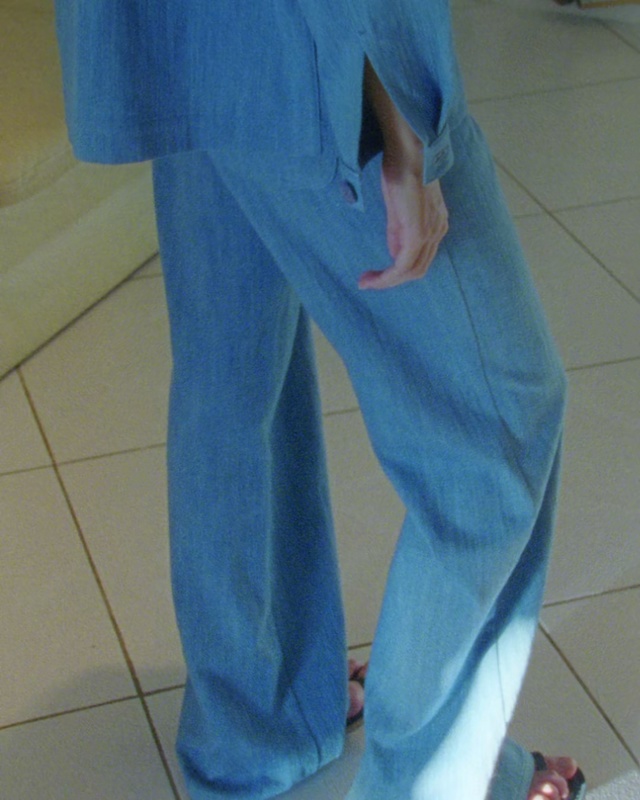 Video Reference: Blue, Clothing, Turquoise, Jeans, Aqua, Azure, Leg, Trousers, Active pants, Electric blue