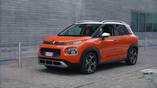 Video Reference: car, motor vehicle, vehicle, automotive design, sport utility vehicle, city car, technology, automotive exterior, mini sport utility vehicle, family car