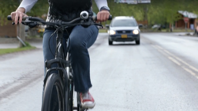 Video Reference: land vehicle, road bicycle, bicycle, lane, vehicle, mode of transport, cycling, road, bicycle accessory, bicycle saddle