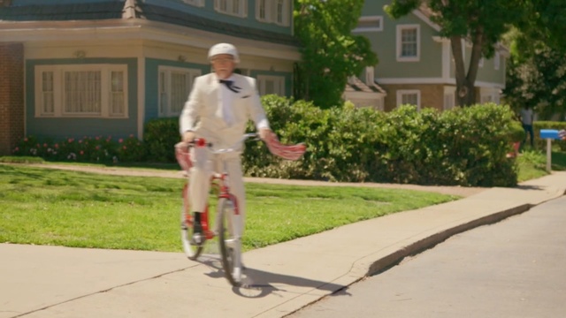 Video Reference: Land vehicle, Vehicle, Bicycle, Kick scooter, Cycling, Recreation, Unicycle, Sports equipment, Bicycle accessory, Grass