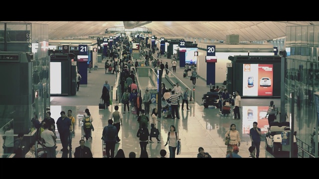 Video Reference: crowd, metropolitan area, street, Person