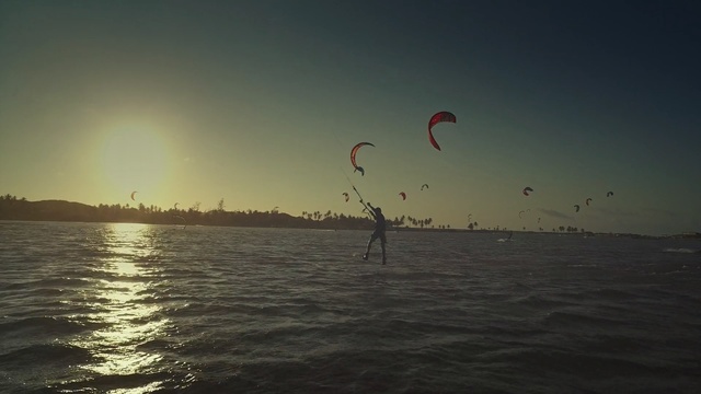 Video Reference: sky, kitesurfing, kite sports, sea, horizon, boardsport, windsports, wind, wave, shore