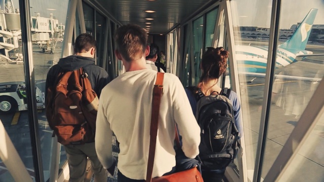 Video Reference: Transport, Passenger, Public transport, Metro, Urban area, Shoulder, Tourism, City, Street, Vehicle