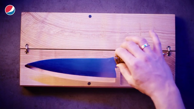 Video Reference: Wood, Wood stain, Hardwood, Rectangle, Hand, Cutting board, Pattern, Plywood, Tableware