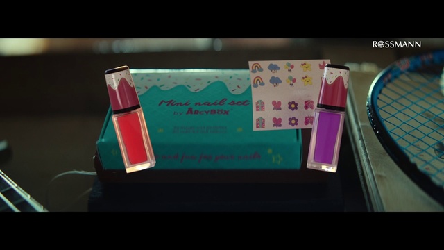 Video Reference: Rectangle, Font, Table, Magenta, Event, Design, Wallet, Fashion accessory, Office supplies, Pattern