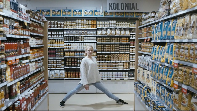 Video Reference: supermarket, inventory, grocery store, retail, product, aisle, building