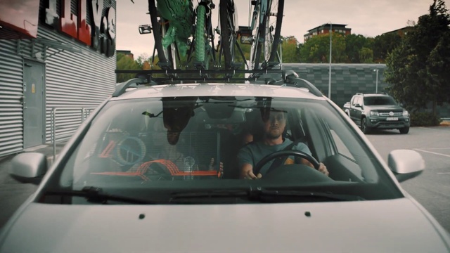 Video Reference: Windshield, Motor vehicle, Automotive exterior, Glass, Vehicle door, Vehicle, Auto part, Windscreen wiper, Automotive window part, Mode of transport