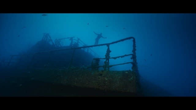 Video Reference: underwater, water, shipwreck, atmosphere, underwater diving, aquanaut, sea, reef, screenshot, darkness