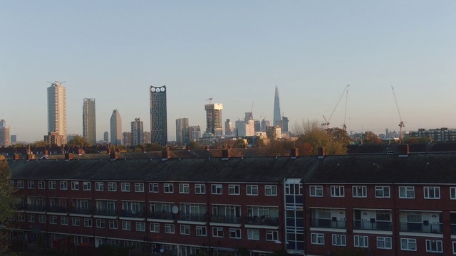 Video Reference: Metropolitan area, City, Urban area, Skyline, Cityscape, Metropolis, Human settlement, Sky, Skyscraper, Daytime