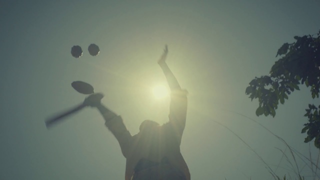 Video Reference: Sky, Atmospheric phenomenon, Light, Ceiling, Wall, Atmosphere, Fun, Cloud, Sunlight, Shadow