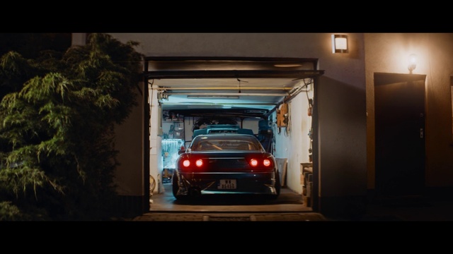 Video Reference: Land vehicle, Vehicle, Car, Automotive design, Luxury vehicle, Mode of transport, Automotive exterior, Supercar, Garage, Performance car