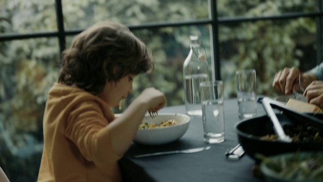 Video Reference: Eating, Human, Fun, Restaurant, Table, Child, Conversation, Meal, Food, Sitting