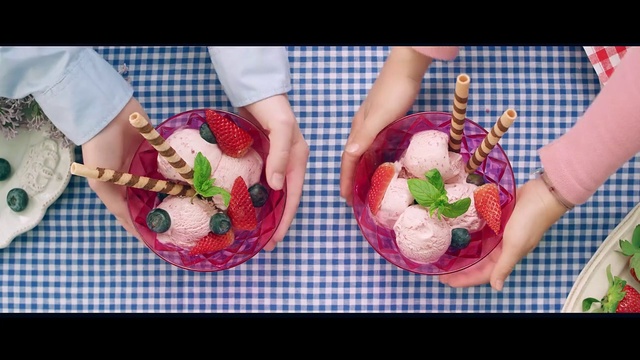 Video Reference: Food, Frozen dessert, Ice cream, Fruit, Gelato, Hand, Finger, Strawberry, Strawberries, Sundae