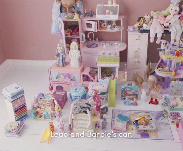 Video Reference: Toy, Product, Doll, Pink, Dollhouse, Souvenir, Room, Party, Playset, Shelf