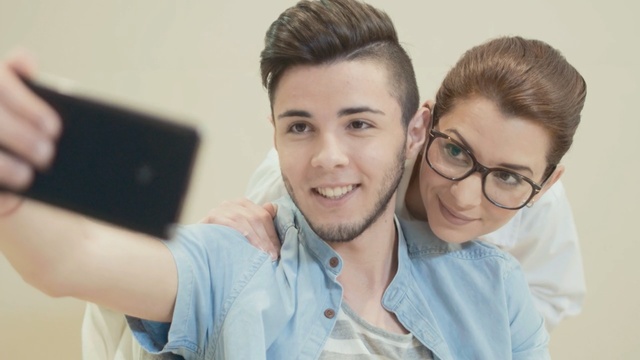 Video Reference: photography, selfie, product, communication, vision care, Person