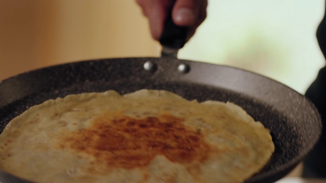 Video Reference: Dish, Food, Cuisine, Ingredient, Pan frying, Roti canai, Flatbread, Hotteok, Indian cuisine, Breakfast