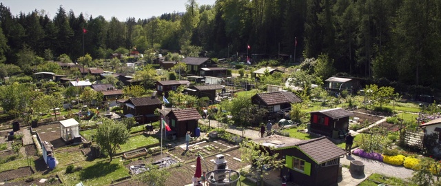 Video Reference: Residential area, Aerial photography, Suburb, Nature, Hill station, Urban area, Mountain village, Town, Human settlement, Property