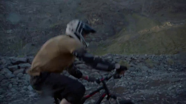 Video Reference: Bicycle, Mountain bike, Vehicle, Downhill mountain biking, Freeride, Bicycle motocross, Pigeons and doves, Soil, Sporting Group, Bird