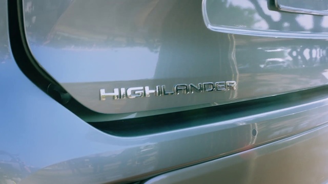 Video Reference: Land vehicle, Vehicle, Car, Automotive exterior, Family car, Compact mpv