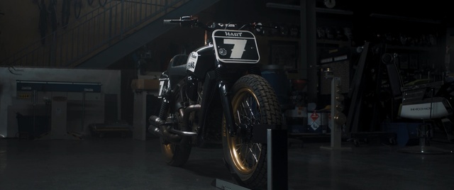 Video Reference: Land vehicle, Vehicle, Motor vehicle, Tire, Automotive tire, Automotive design, Wheel, Rim, Car, Spoke