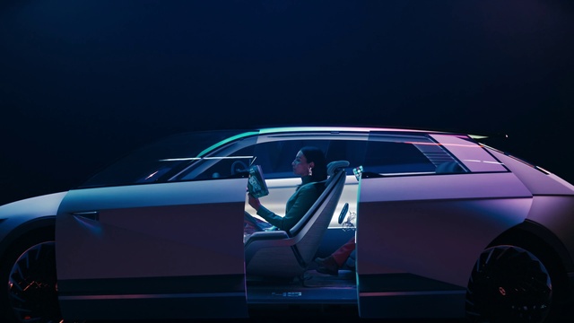 Video Reference: Vehicle, Car, Automotive design, Vehicle door, Supercar, Concept car, Luxury vehicle, Automotive exterior, Personal luxury car, Lamborghini