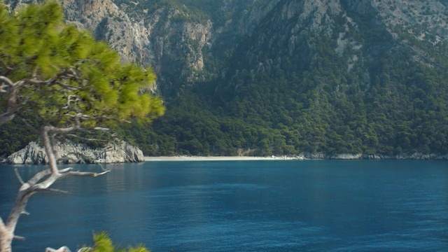 Video Reference: Body of water, Nature, Natural landscape, Lake, Water, Water resources, Mountain, Fjord, Sound, Wilderness