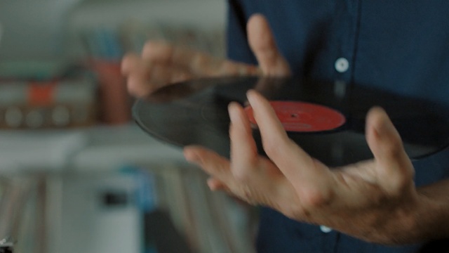 Video Reference: Finger, Hand, Arm, Thumb, Nail, Wrist, Elbow, Gesture