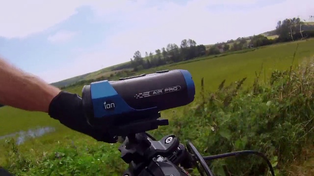 Video Reference: Optical instrument, Cameras & optics, Vehicle, Bicycle, Photography, Camera accessory, Mountain bike, Bicycle accessory, Bicycle handlebar, Cycling