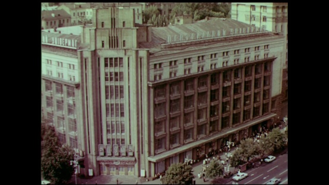 Video Reference: Landmark, Architecture, Building, Urban area, City, Human settlement, Metropolis, Snapshot, Metropolitan area, Facade