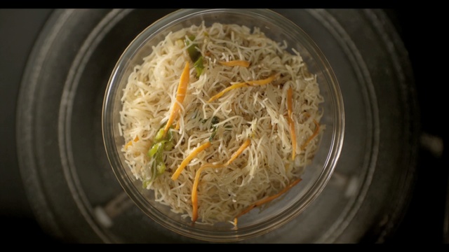 Video Reference: dish, food, cuisine, vegetarian food, recipe, thai food, rice, side dish, rice noodles