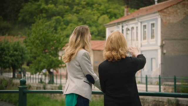 Video Reference: Photograph, Blond, Fun, Tree, Photography, Gesture, Leisure, Tourism