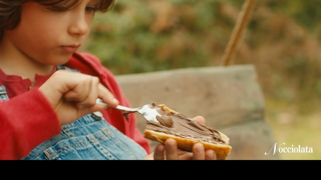 Video Reference: Eating, Child, Hand, Junk food, Food, Cuisine, Street food, Fast food