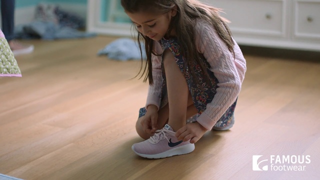 Video Reference: Floor, Wood flooring, Laminate flooring, Hardwood, Flooring, Footwear, Wood, Leg, Shoe, Child