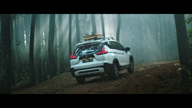 Video Reference: Land vehicle, Vehicle, Car, Automotive design, Compact sport utility vehicle, Sport utility vehicle, Crossover suv, Automotive exterior, Mini SUV, Off-roading
