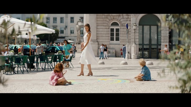 Video Reference: Photograph, Street performance, Snapshot, Public space, Fun, Tourism, Photography, Performance art, Street, Vacation