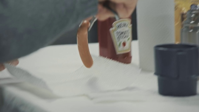 Video Reference: Finger, Hand, Material property, Leg, Textile, Paper, Photography, Paper product, T-shirt