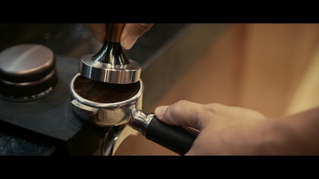 Video Reference: Portafilter, Espresso machine, Hand, Small appliance, Photography, Barista, Home appliance