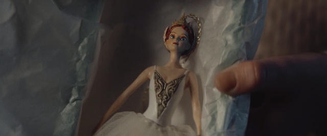 Video Reference: Lady, Dress, Headpiece, Art, Photography, Doll, Portrait, Cg artwork, Wedding dress, Gown, Person