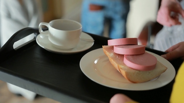 Video Reference: coffee cup, cup, tableware, sweetness, cup, dessert, saucer, tea, breakfast, baking