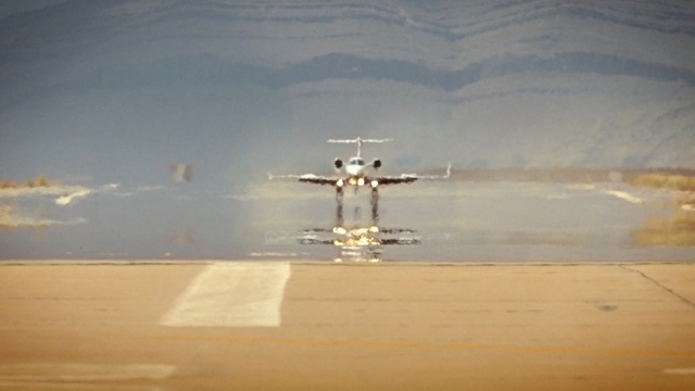 Video Reference: sky, aviation, calm, flight, landscape, horizon, sand, aircraft, sea