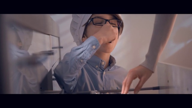 Video Reference: Eyewear, Nose, Glasses, Arm, Mouth, Organ, Hand, Eye, Lip, Human
