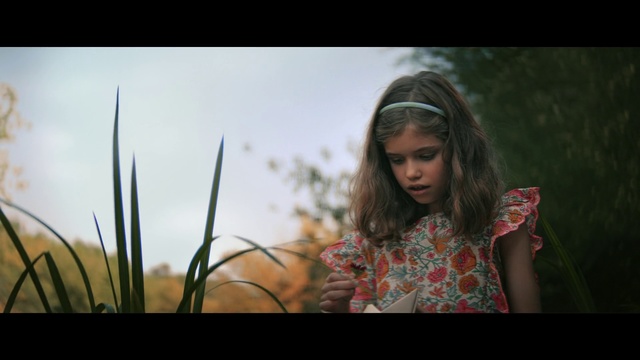 Video Reference: People in nature, Hair, Photograph, Beauty, Photography, Grass family, Portrait, Grass, Eye, Lip