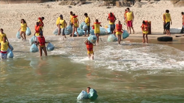 Video Reference: Water, Water resources, Fun, River, Adaptation, Recreation, Bathing, Tourism, Geological phenomenon, Leisure, Person